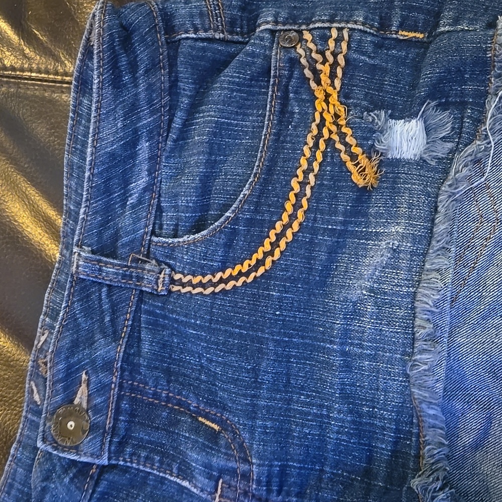 Almost Famous jeans shorts - Picture 2 of 6